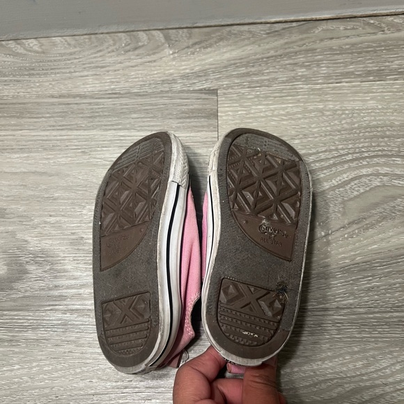 Girls pink converse - Picture 3 of 3